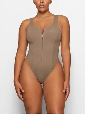 Skims Sport Scoop Neck Zip-Front One-Piece Swimsuit Desert Beige size Large